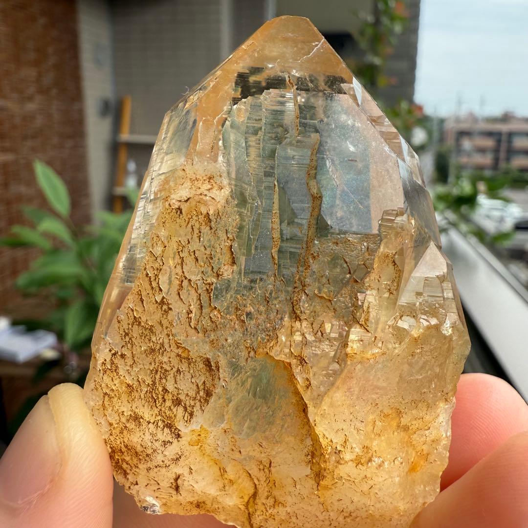 ヒマラヤ水晶　ゴールデンヒーラー 114g 専用台座付き　成長線　接合線 原石④