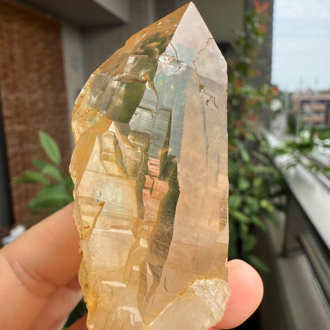 ヒマラヤ水晶　ゴールデンヒーラー 114g 専用台座付き　成長線　接合線 原石④