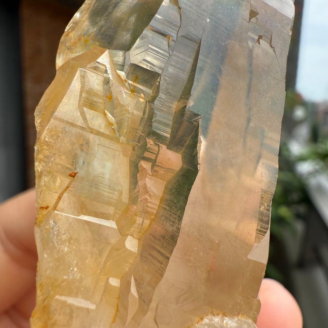 ヒマラヤ水晶　ゴールデンヒーラー 114g 専用台座付き　成長線　接合線 原石④