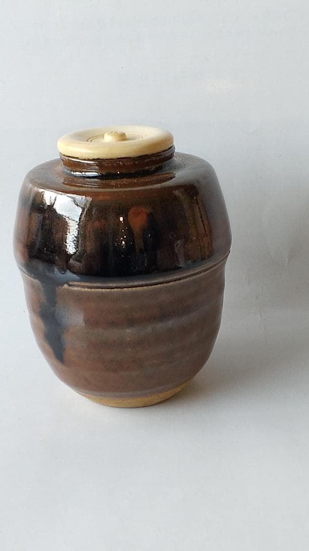 膳所焼 茶入 淡海ぜぜ 陽炎園 仕覆 桜金襴間道 茶道具 共箱 美品 です。