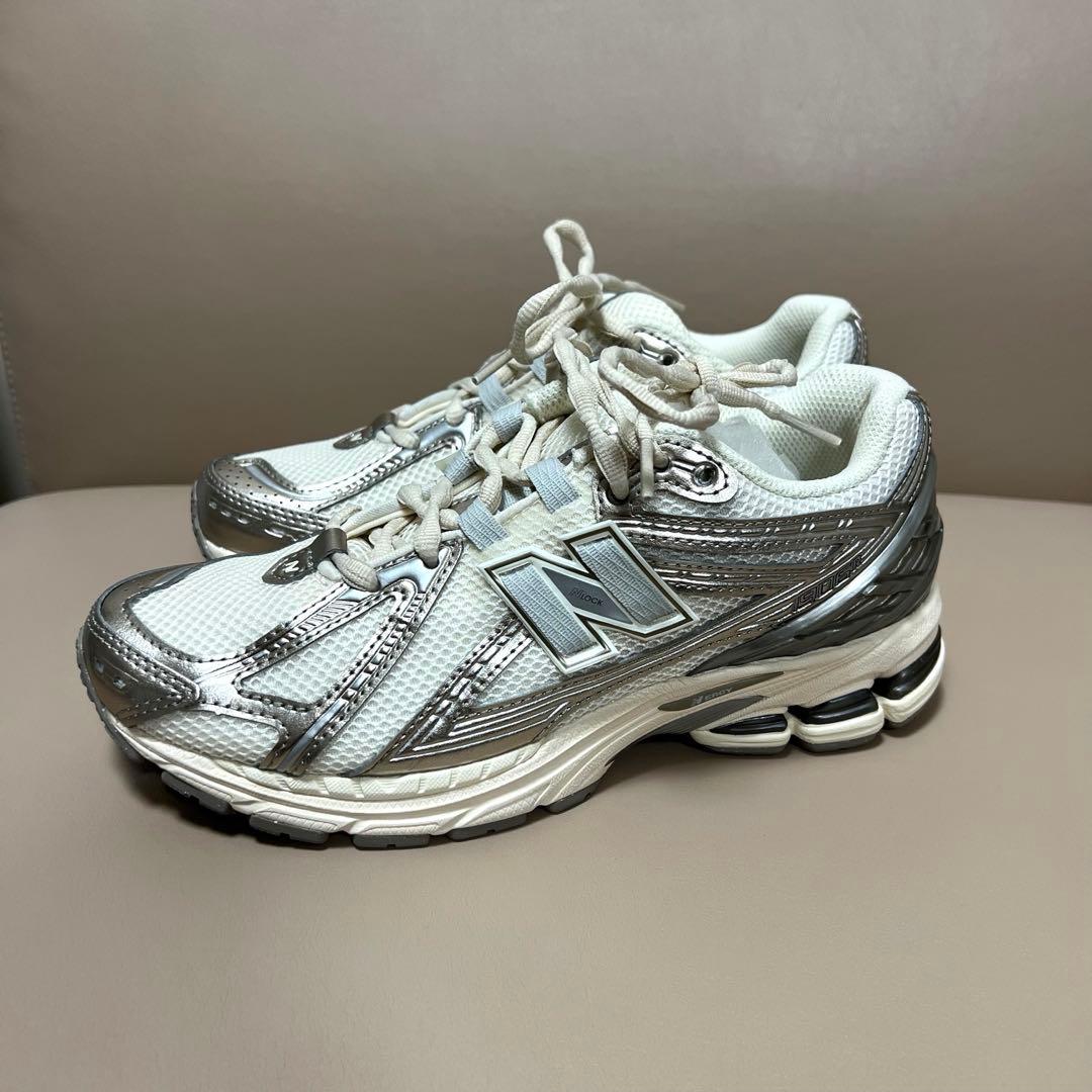 【新品未使用】New Balance1906R ゴールド スニーカー23.5