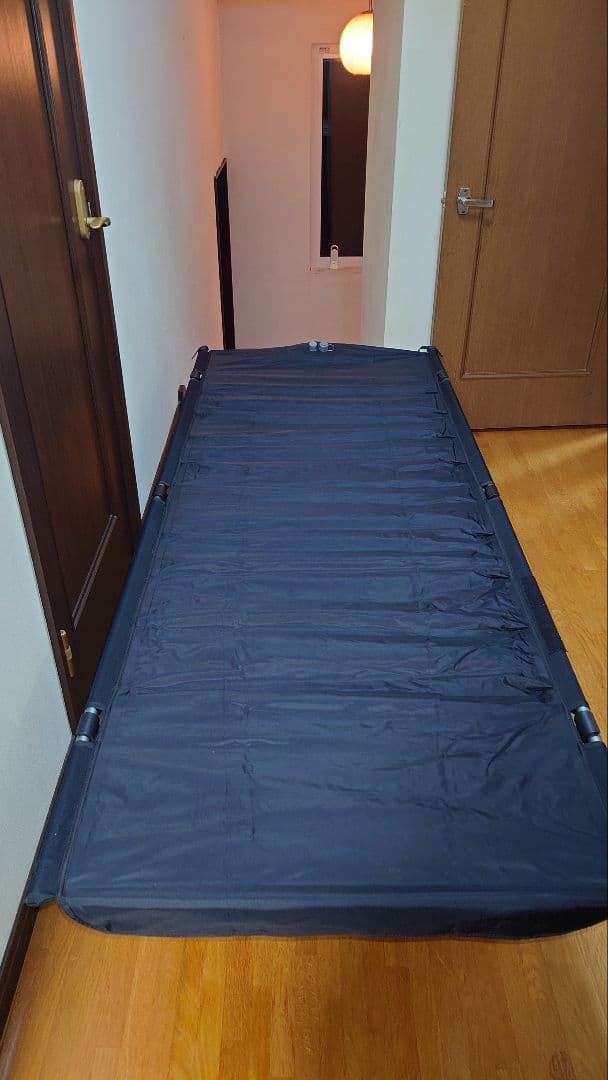 DOEARTH Gussuri エアーコットマット 自動膨張 ブラック