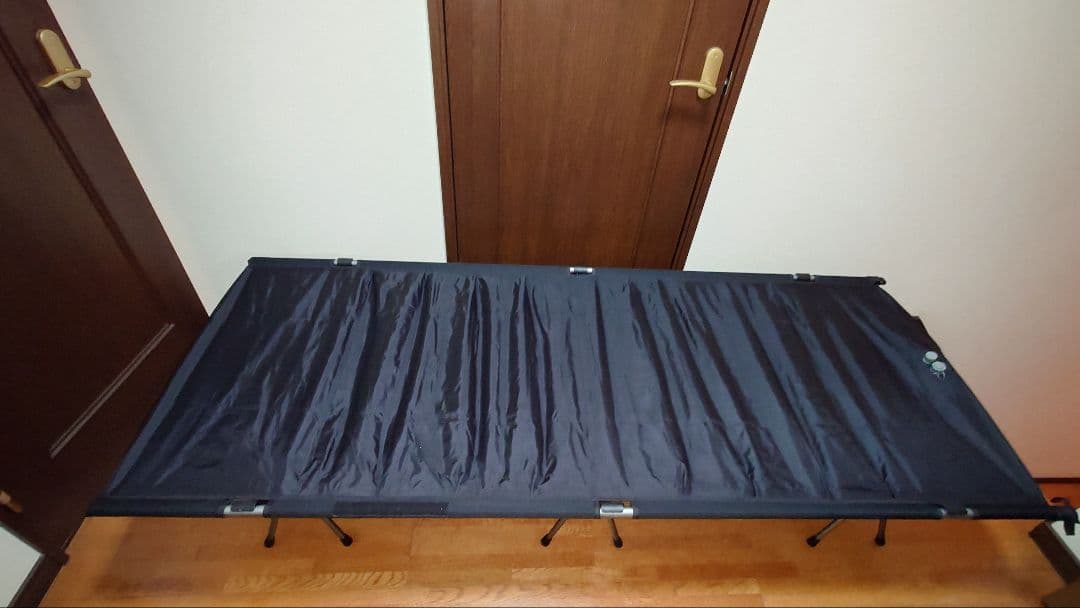 DOEARTH Gussuri エアーコットマット 自動膨張 ブラック