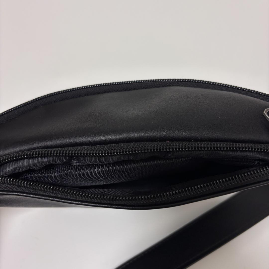 【超人気・未使用近】ディーゼル/ウエストバッグ/クロスボディー/オーバルD/黒