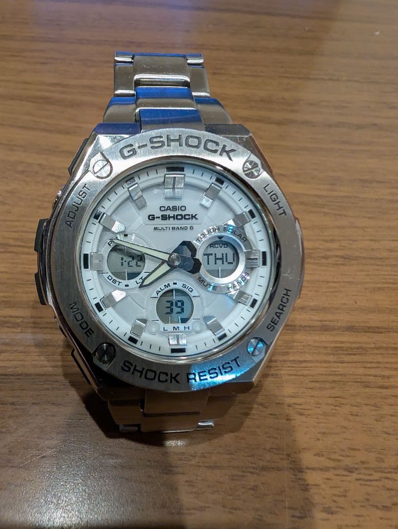 G-SHOCK 　GST-W110D-7AJF　ゴツ格好いいです。