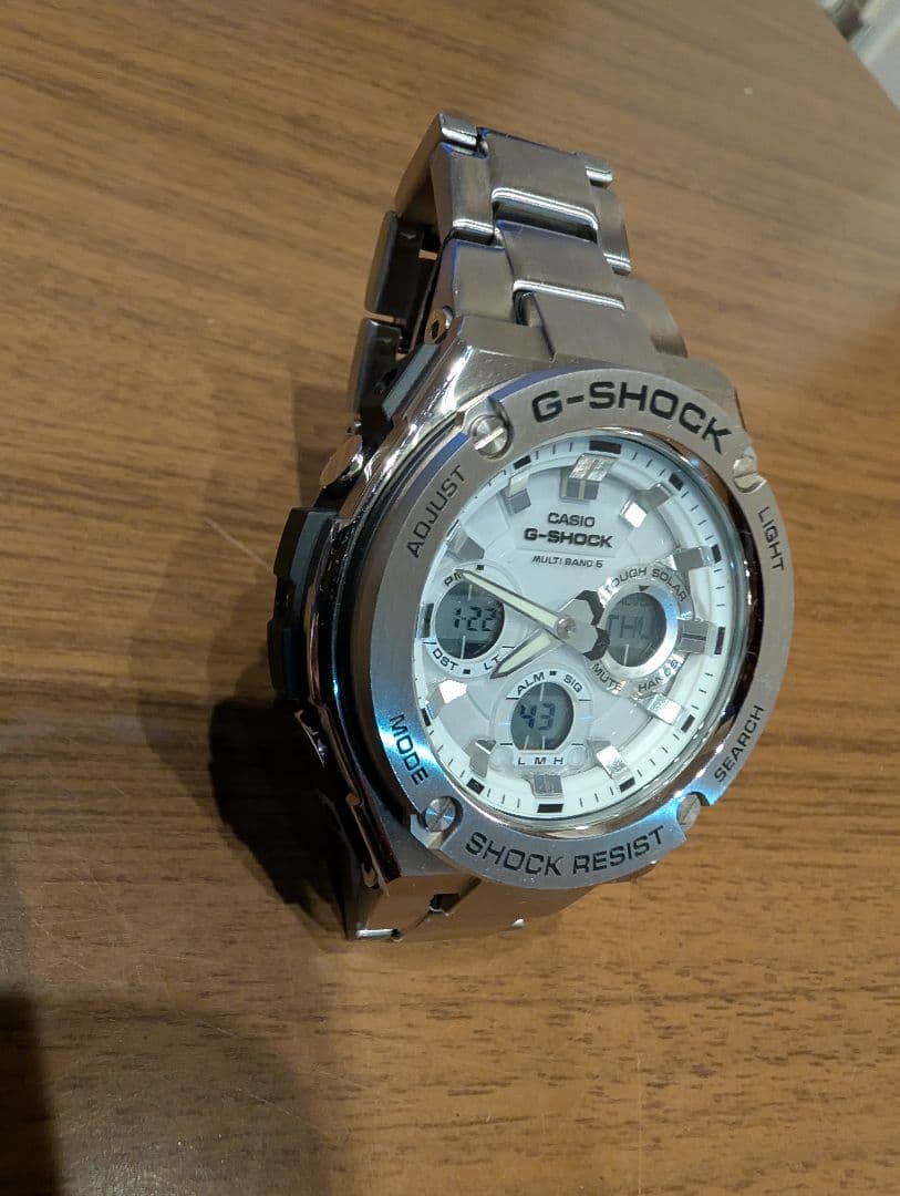 G-SHOCK 　GST-W110D-7AJF　ゴツ格好いいです。