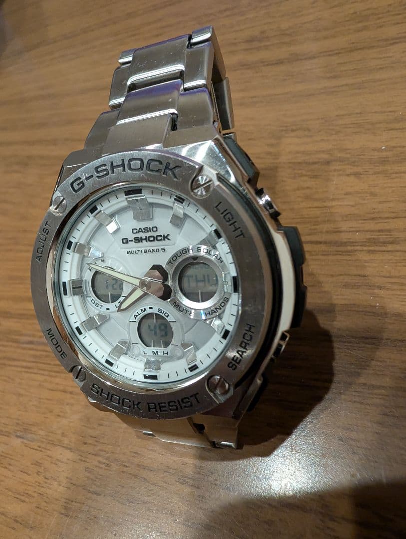 G-SHOCK 　GST-W110D-7AJF　ゴツ格好いいです。