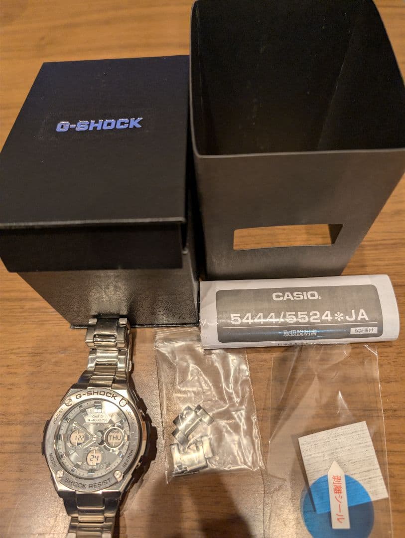 G-SHOCK 　GST-W110D-7AJF　ゴツ格好いいです。