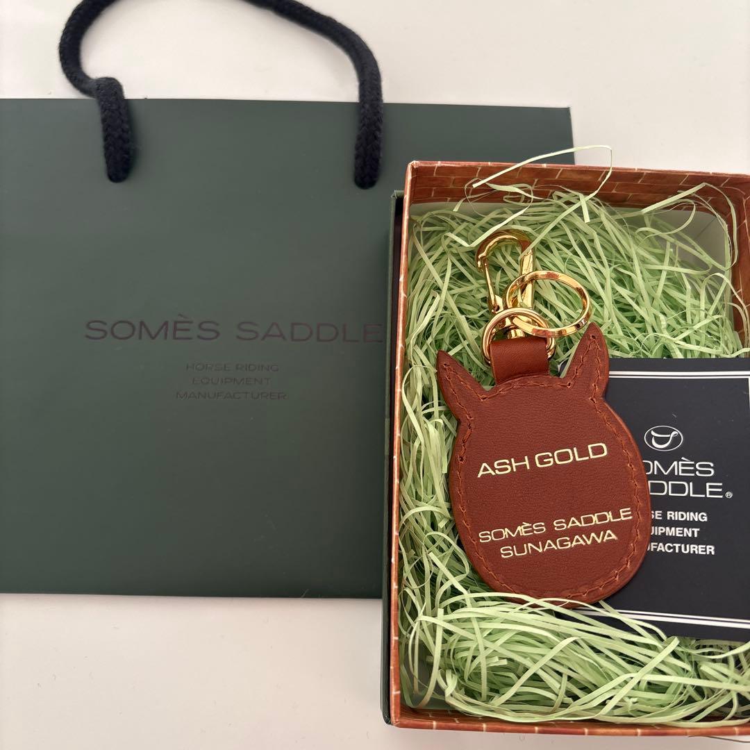 ソメスサドル　アッシュゴールド　キーホルダー　馬　メンコ