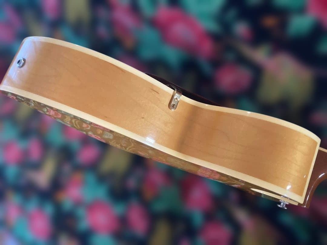 マ*エ様 Archtop Tribute AT-102