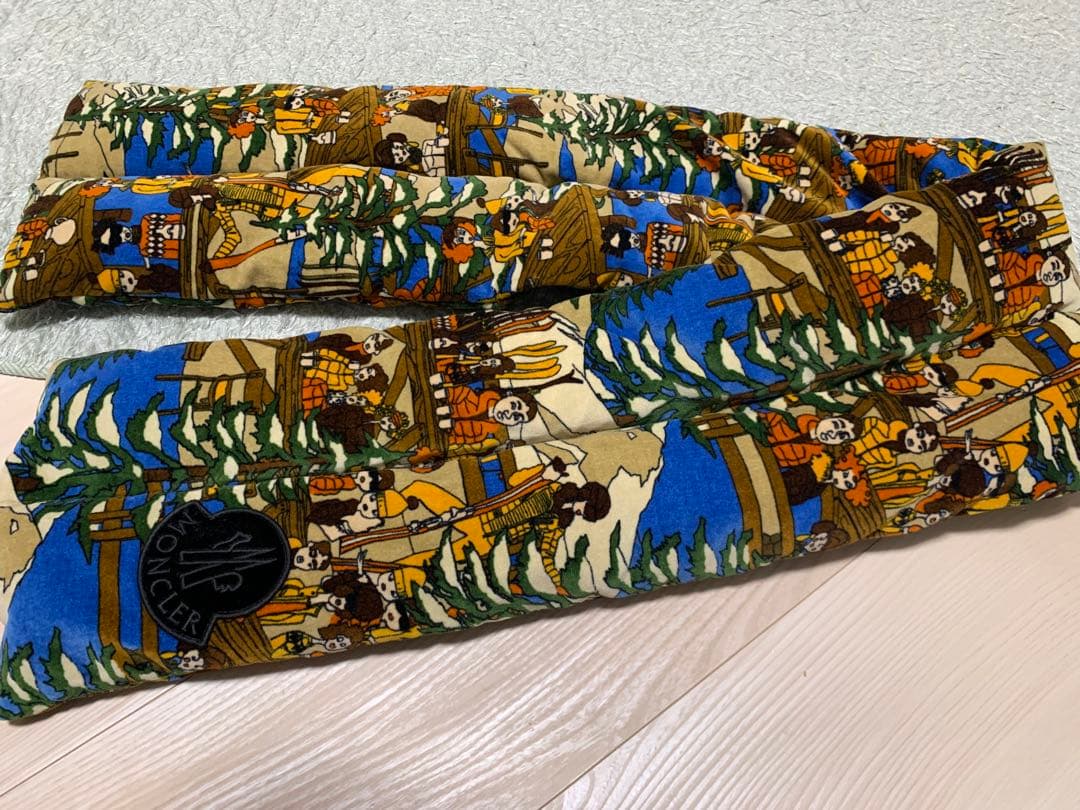 ⭐︎いさん専用⭐︎MONCLER ダウンマフラー　モンクレール　本物です⭐︎