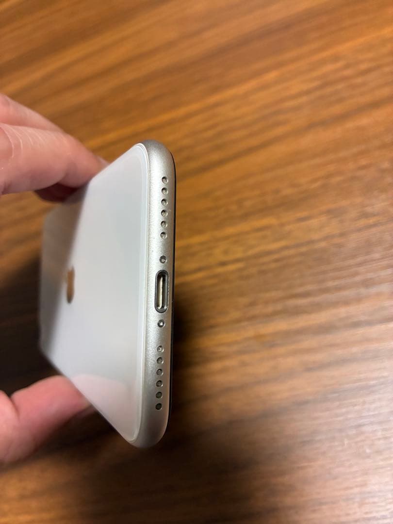 Apple iPhone SE ホワイト 美品