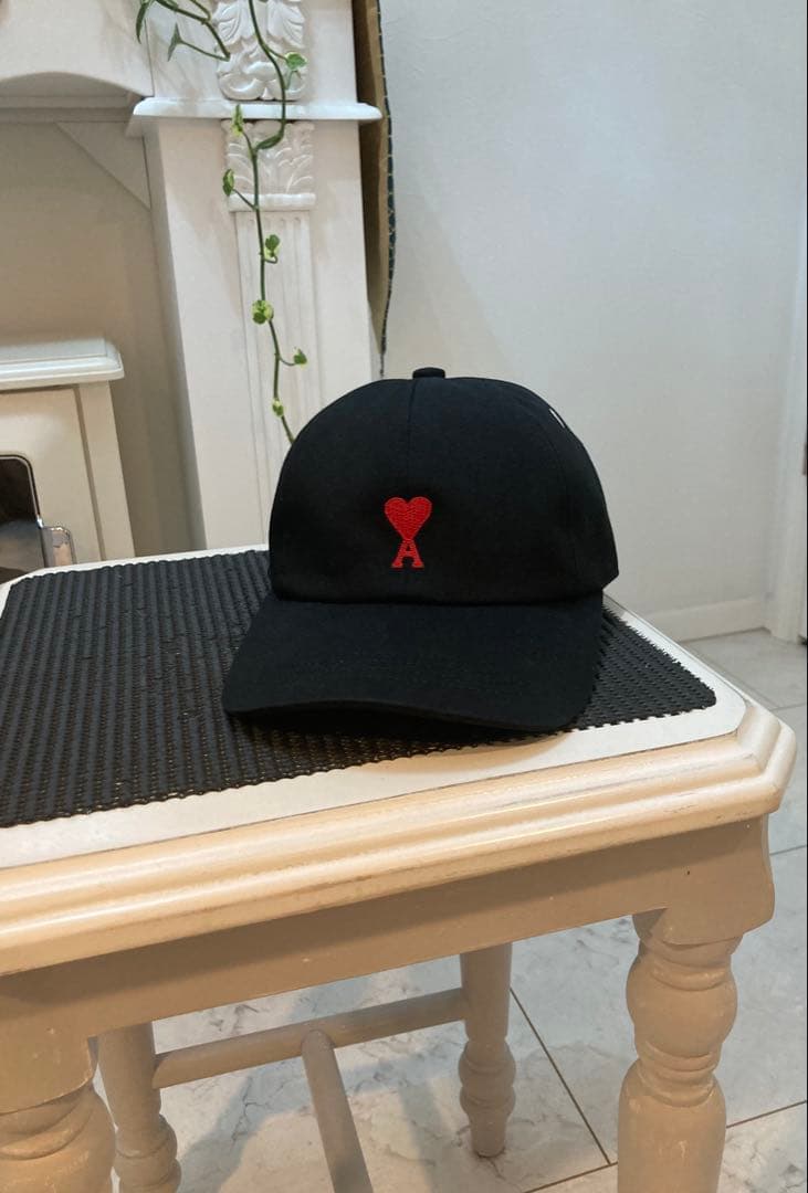 AMI PARIS チェーンステッチハートロゴキャップ