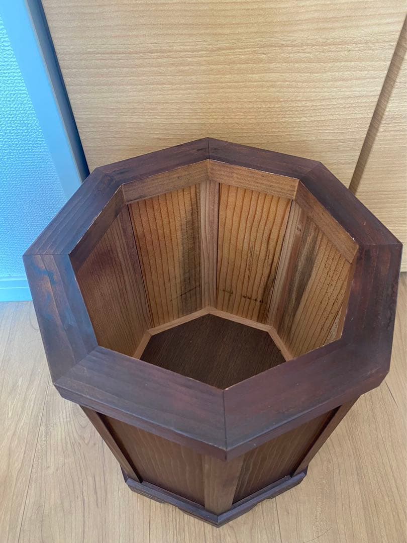 木製木の香りかおる、八角形の木製蓋つきゴミ箱（ブラウン）