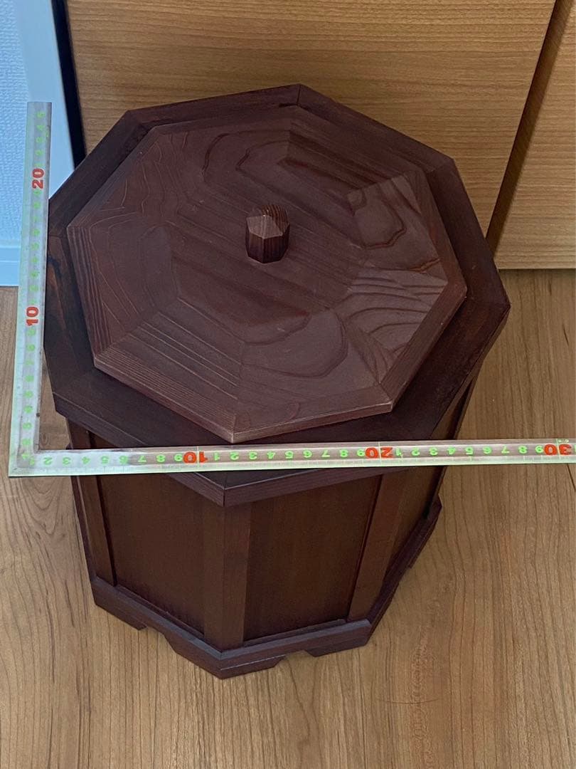 木製木の香りかおる、八角形の木製蓋つきゴミ箱（ブラウン）