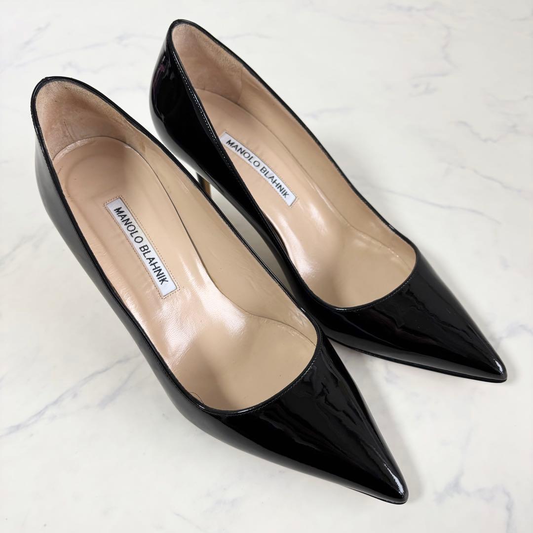 美品 マノロブラニク 37 1/2 ポインテッドトゥ エナメル パンプス 黒