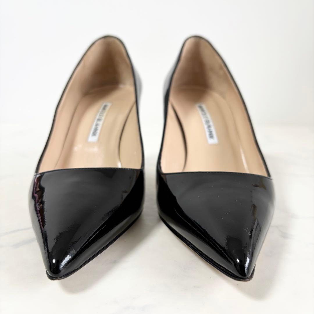 美品 マノロブラニク 37 1/2 ポインテッドトゥ エナメル パンプス 黒