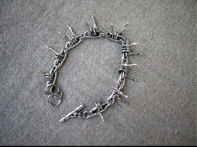 BRU NA BOINNE B.W.B 有刺鉄線