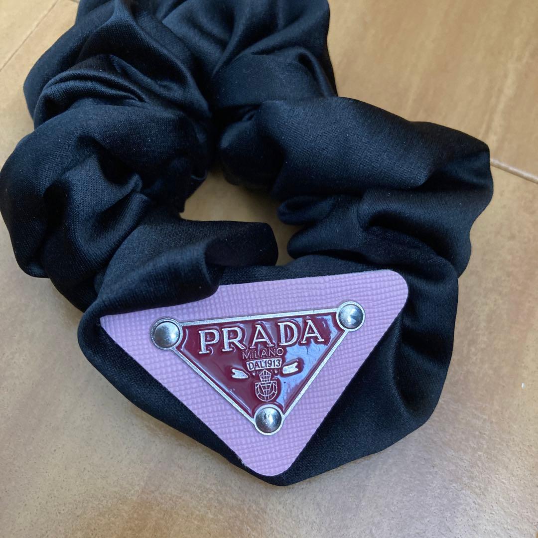 PRADA シュシュ　black