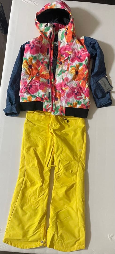 【即日発送】nima フラワー柄 スノーボードウェア上下セット M