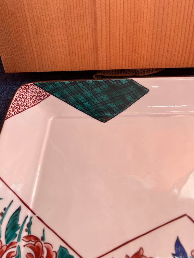 966 九谷焼　做古九谷手　折紙牡丹絵　大皿　角福　時代物　30cm 未使用