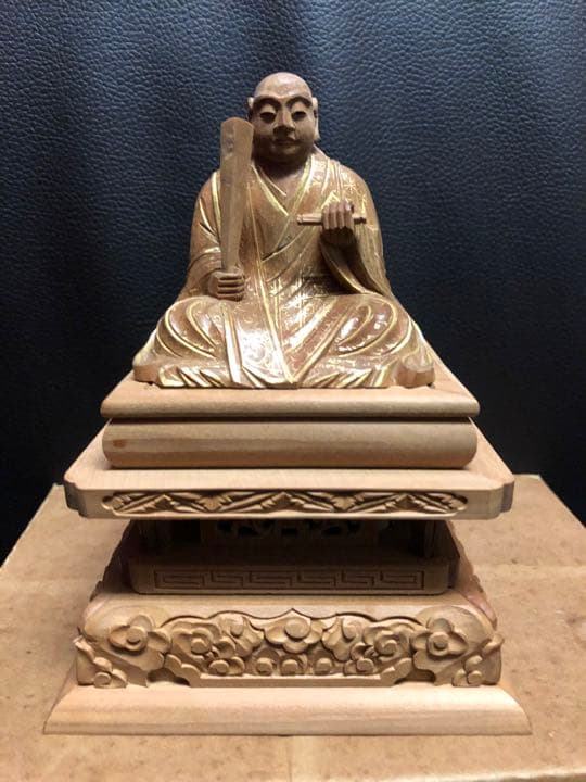 日蓮聖人座像 総白檀 金泥書 細密彫刻 日蓮宗 仏像 仏教美術 未使用保管品