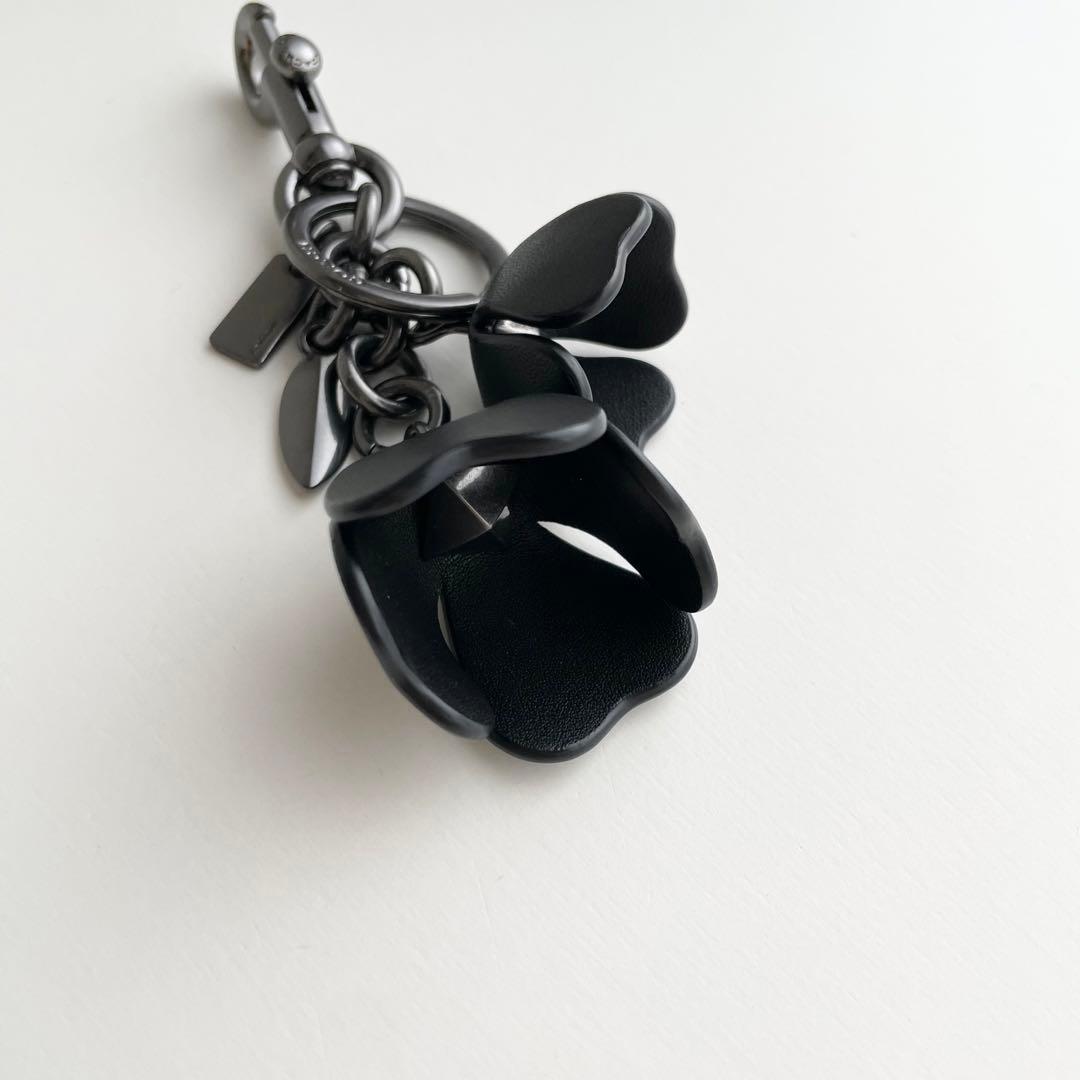 コーチ COACH バッグチャーム ティーローズ フローラル ブラック ほぼ新品