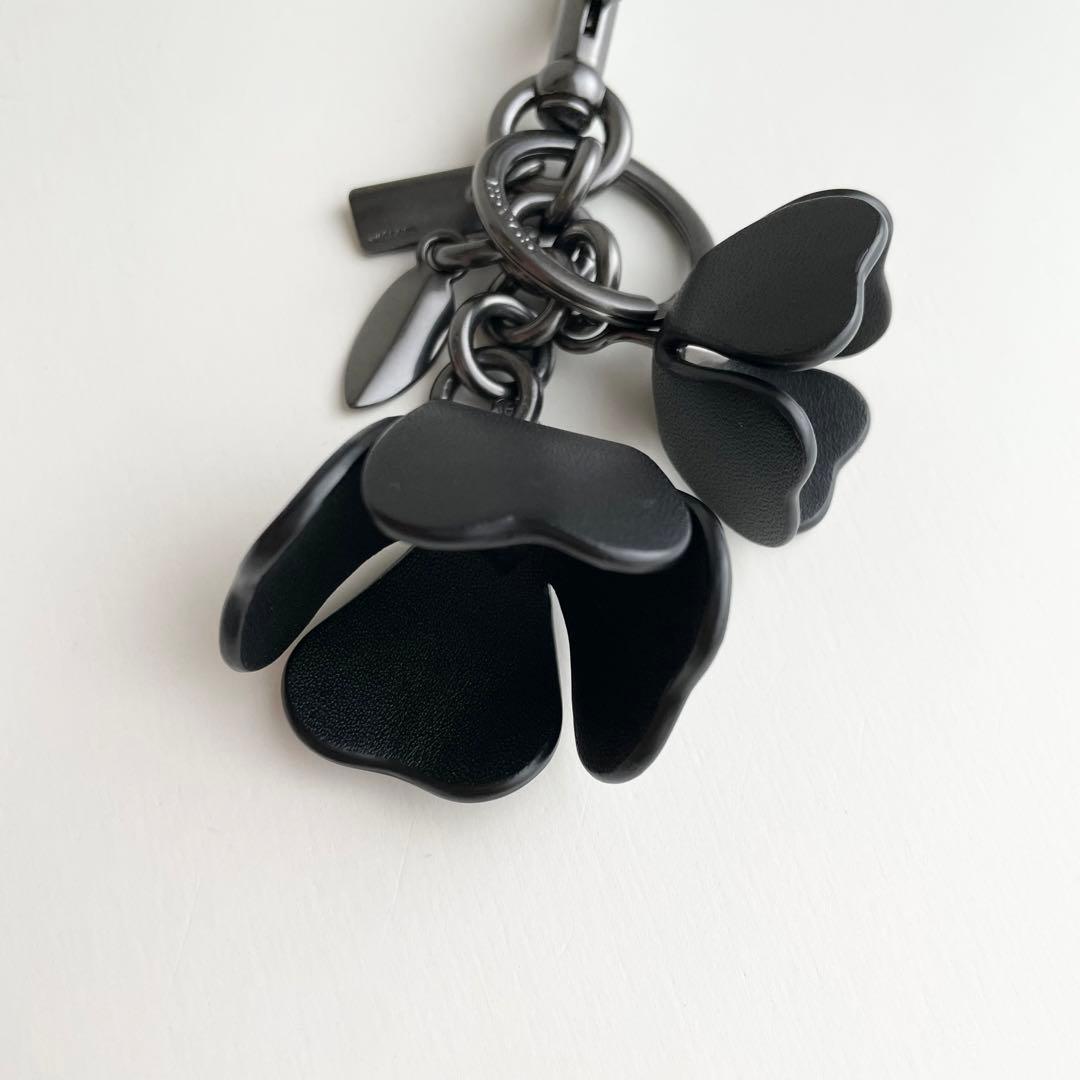 コーチ COACH バッグチャーム ティーローズ フローラル ブラック ほぼ新品