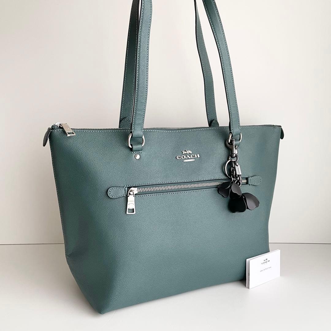 コーチ COACH バッグチャーム ティーローズ フローラル ブラック ほぼ新品