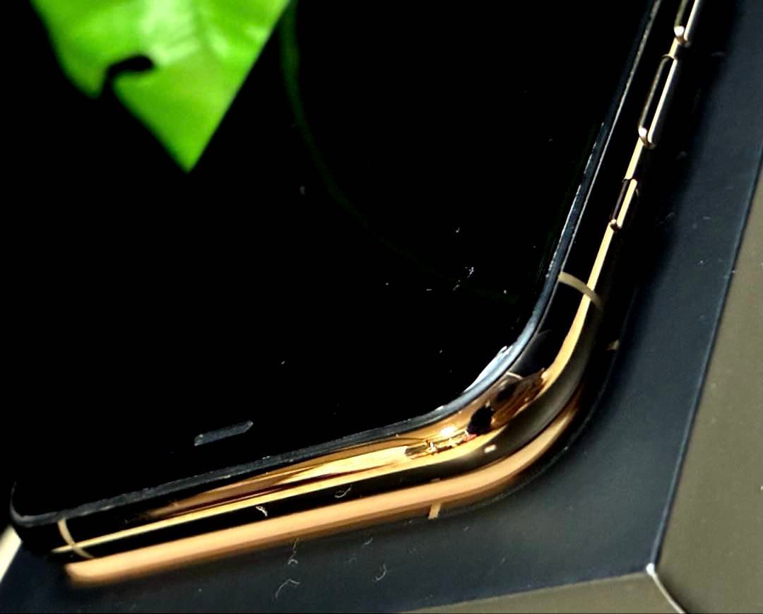 iPhone 11 Pro 64GB ゴールド 美品です。