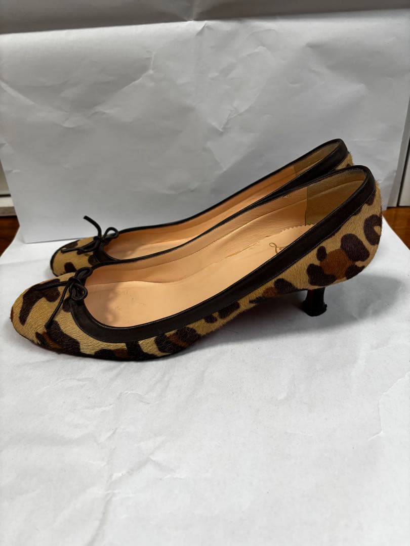 eve　クリスチャン　ルブタン　ヒョウ柄リボン付きパンプス