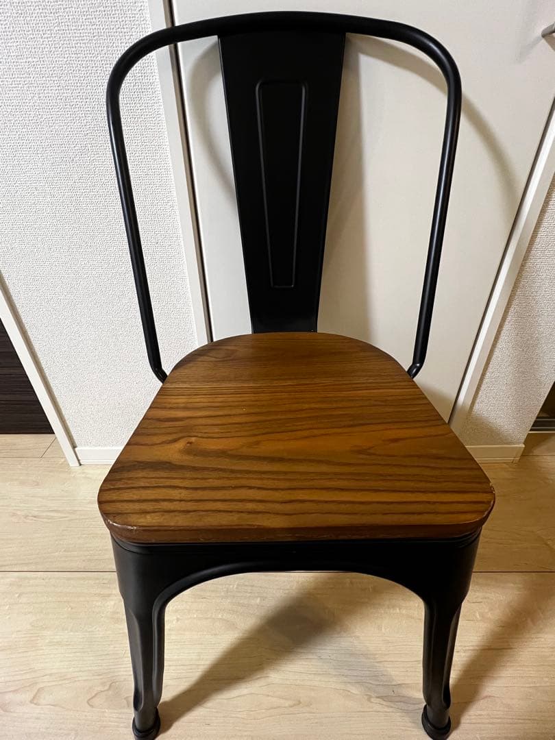 土日限定値引き黒い金属フレームのダイニングチェア　二脚セット