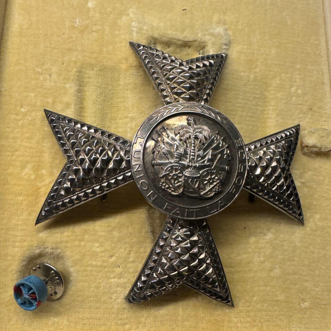 ハイチ共和国 国家栄誉功労勲章 大将校級 ケース付 / 銀製刻印 勲章 徽章