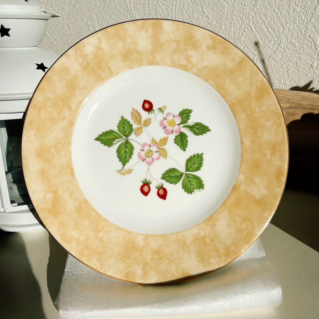 新品未使用ウェッジウッド廃盤ワイルドストロベリーフリルム