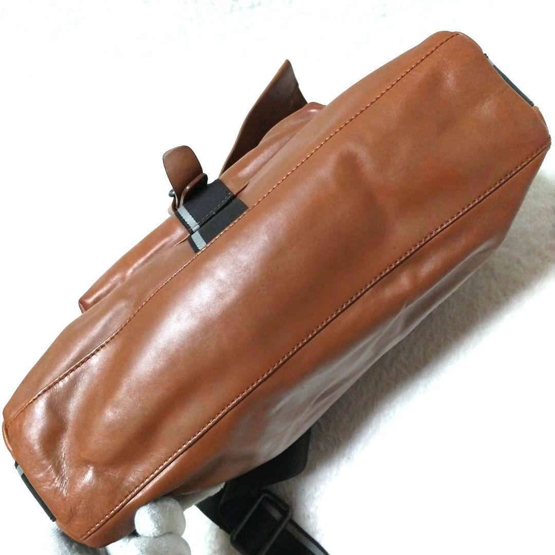 【激レア】BOSS ヒューゴボス カウスキン レザー ロゴ メッセンジャーバッグ