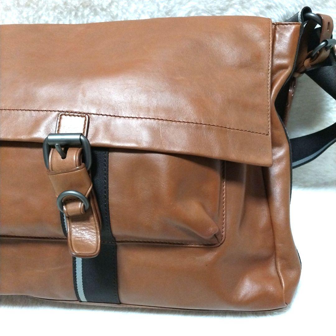 【激レア】BOSS ヒューゴボス カウスキン レザー ロゴ メッセンジャーバッグ