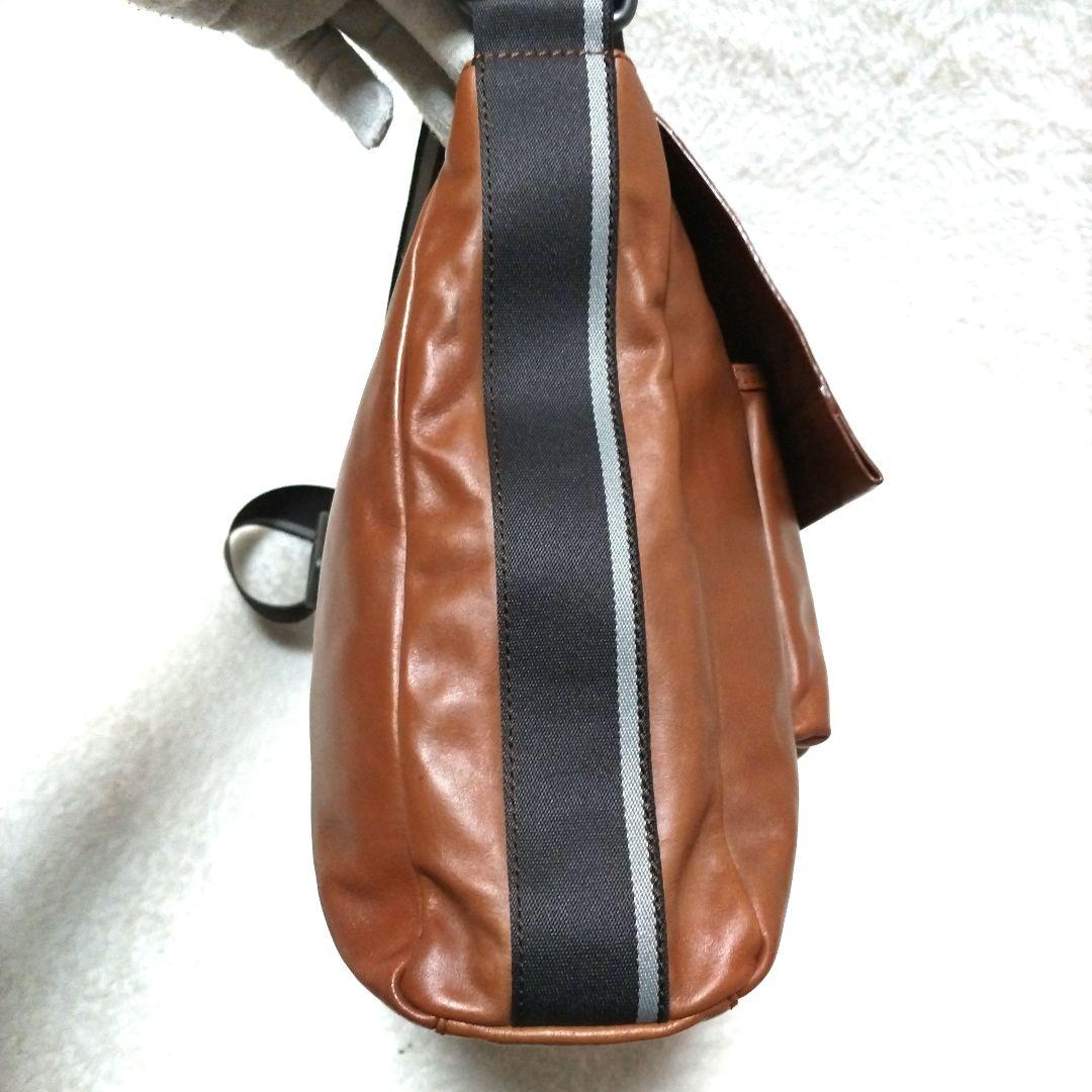 【激レア】BOSS ヒューゴボス カウスキン レザー ロゴ メッセンジャーバッグ