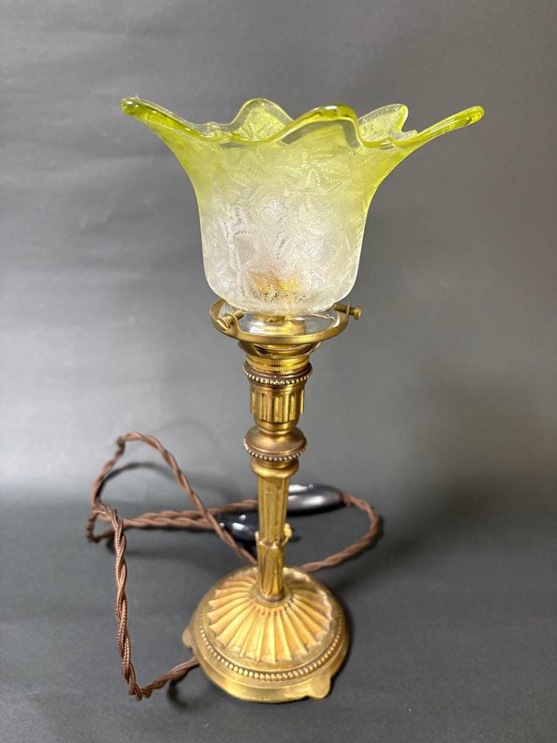 オールドバカラエグランチェシェイド&真鍮装飾スタンドランプ。