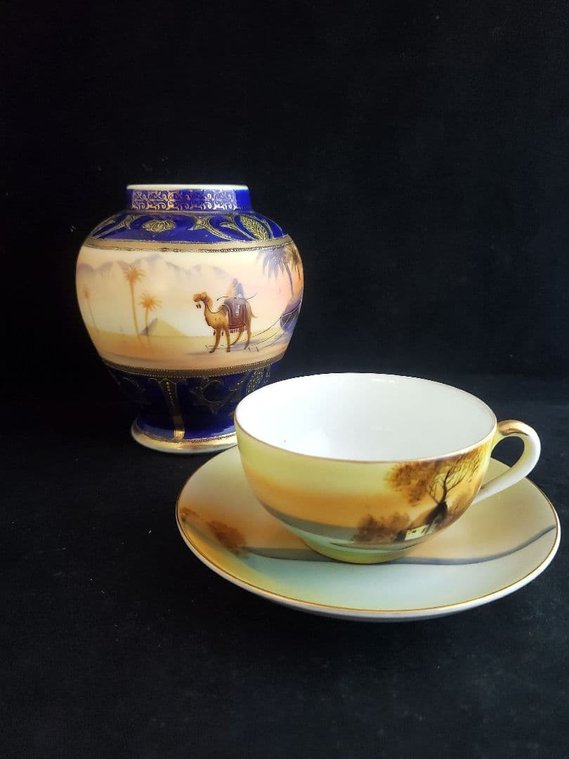 オールドノリタケのティーカップ＆ソーサーと花瓶の２点セット