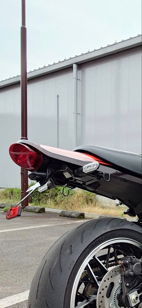 Z900RS シックデザイン　ロングテールカウル