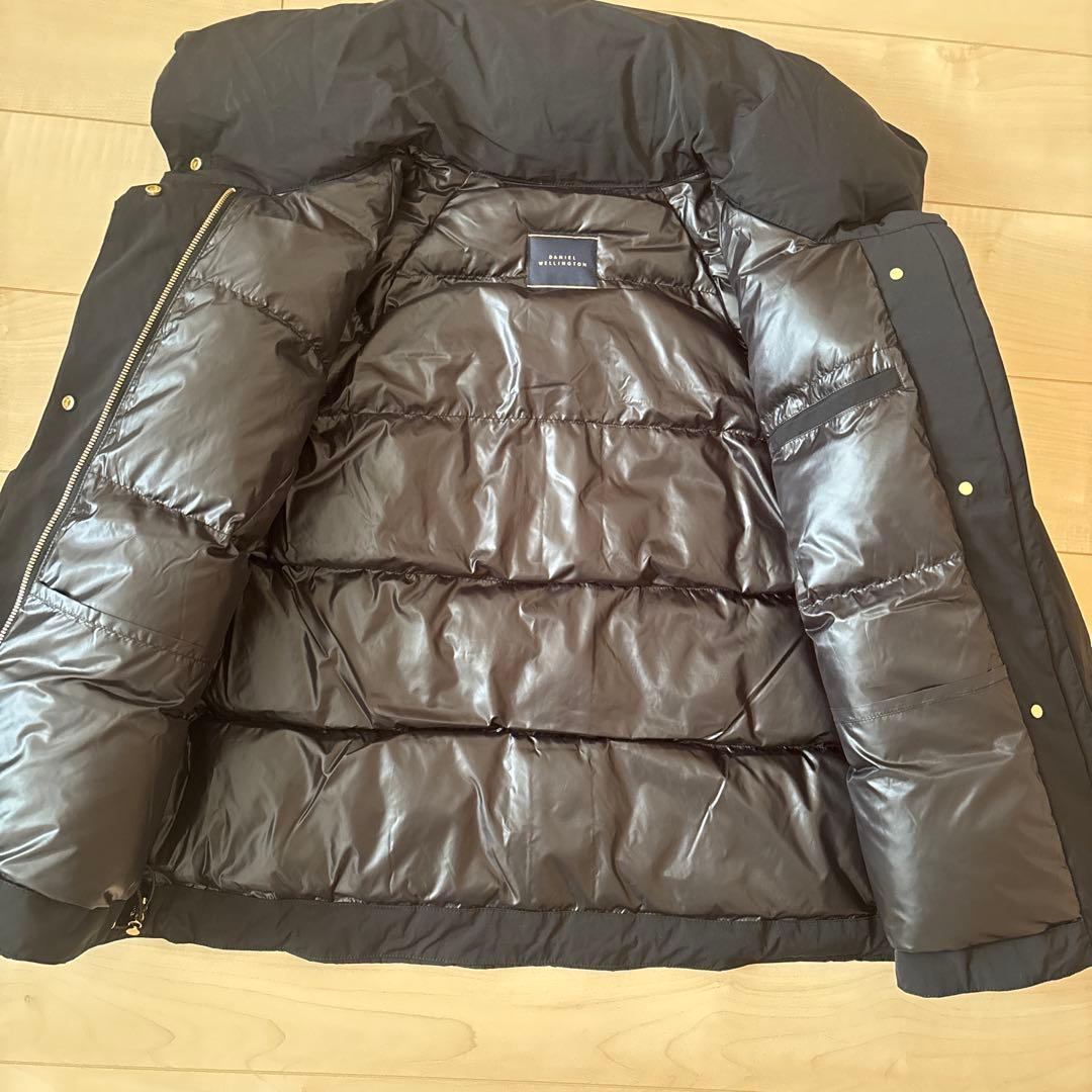 ひ*げ様 【新品未使用】ダニエルウェリントン 黒ダウンジャケット　L【定価495