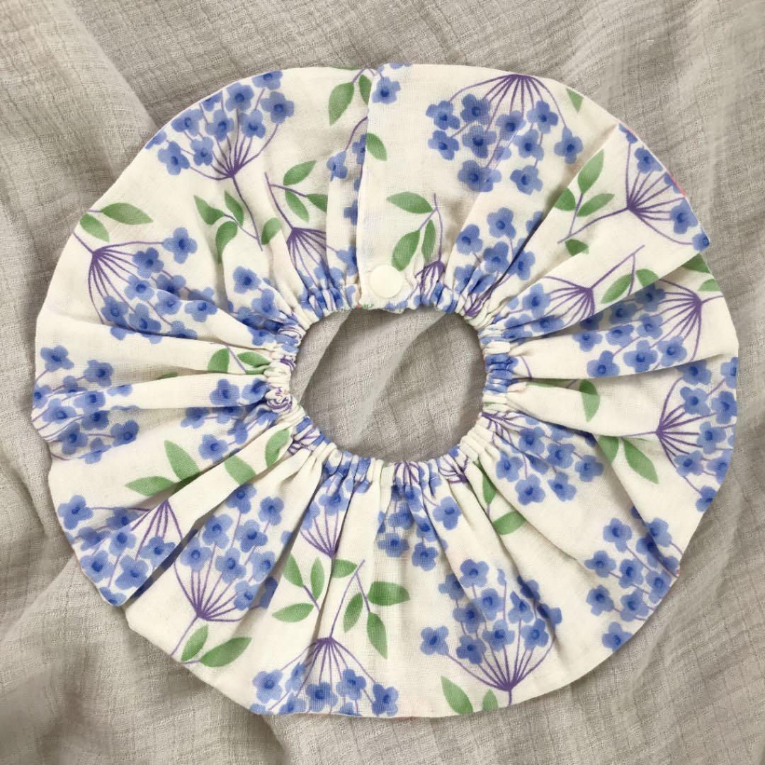 ★ピンク水玉×ブルーフラワー★ ハンドメイド リバーシブル スタイ 花柄 北欧