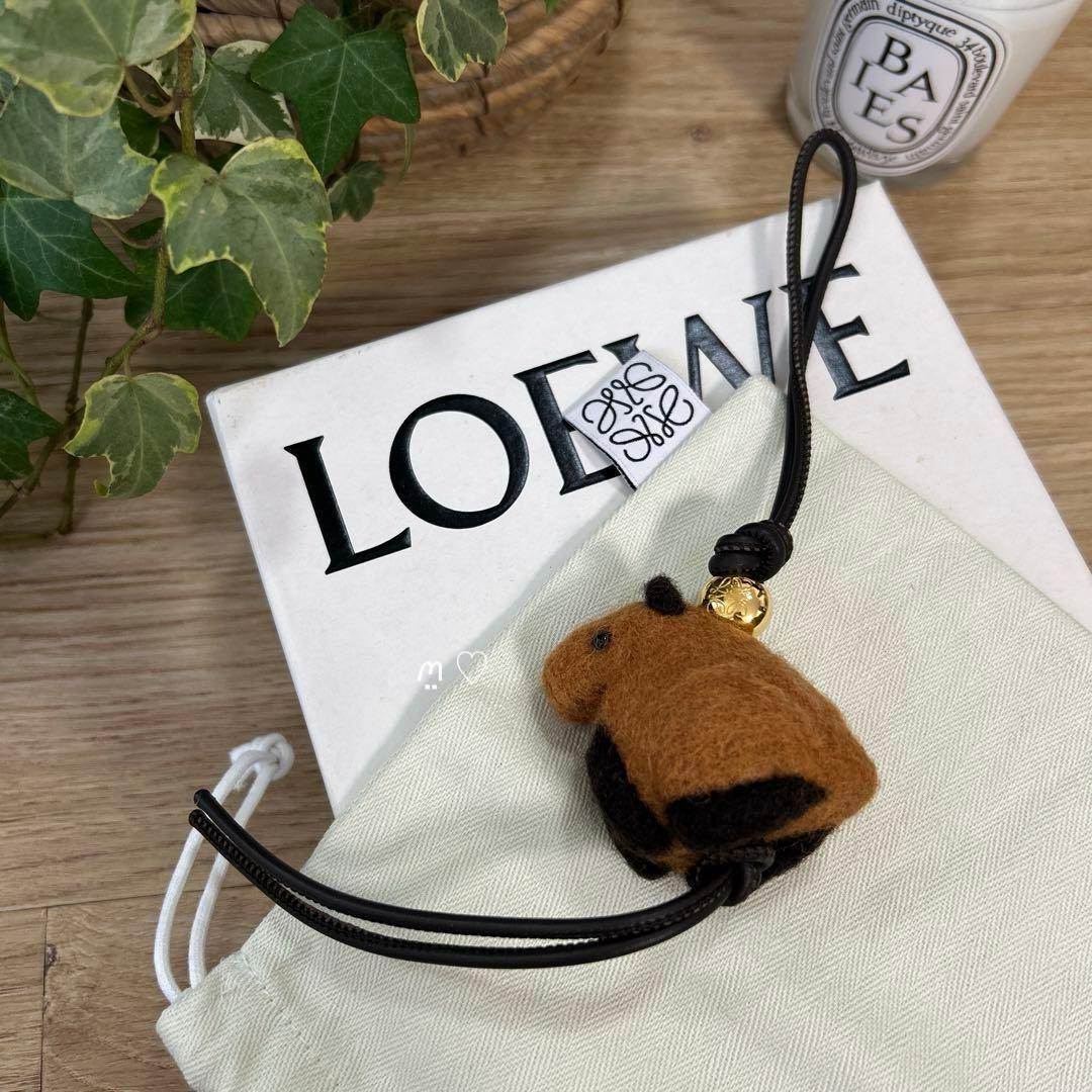 LOEWEロエベ　カピバラチャーム　キーホルダーバッグチャーム　アナグラムペブル