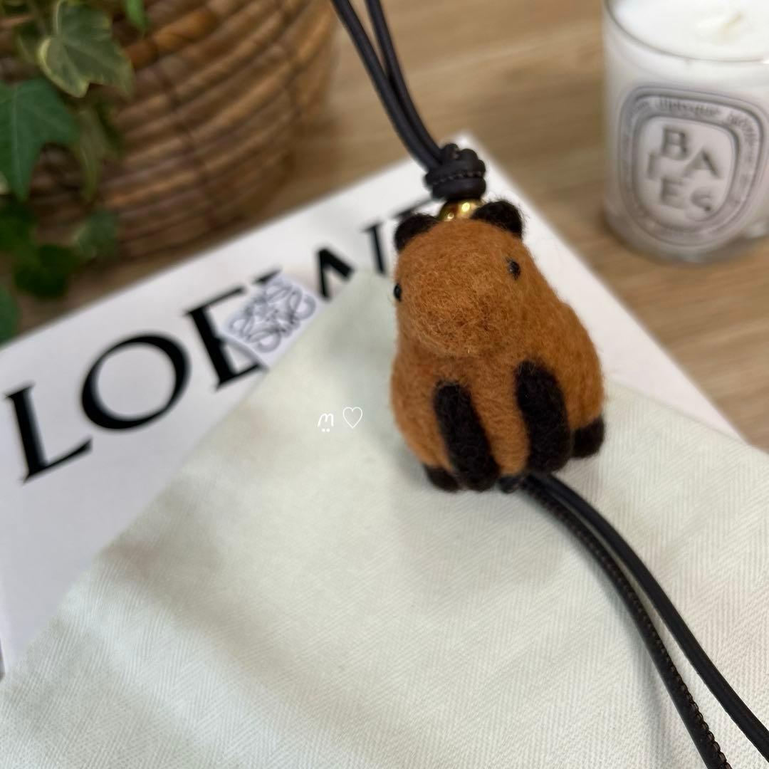 LOEWEロエベ　カピバラチャーム　キーホルダーバッグチャーム　アナグラムペブル