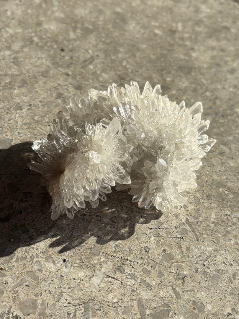 中国四川省産　本物　菊花水晶クラスター　193g 透明　光沢　天然石