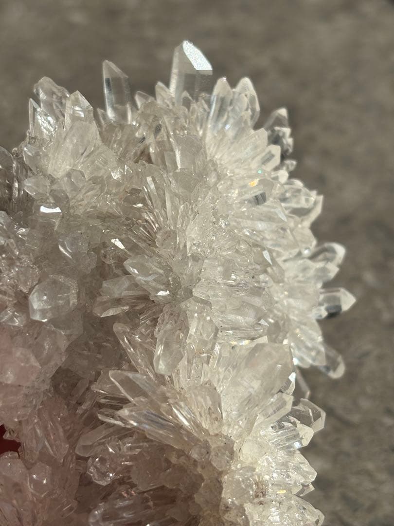 中国四川省産　本物　菊花水晶クラスター　193g 透明　光沢　天然石