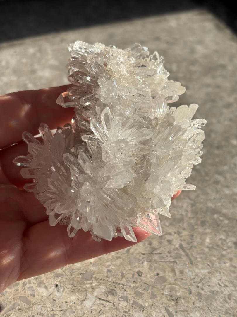 中国四川省産　本物　菊花水晶クラスター　193g 透明　光沢　天然石