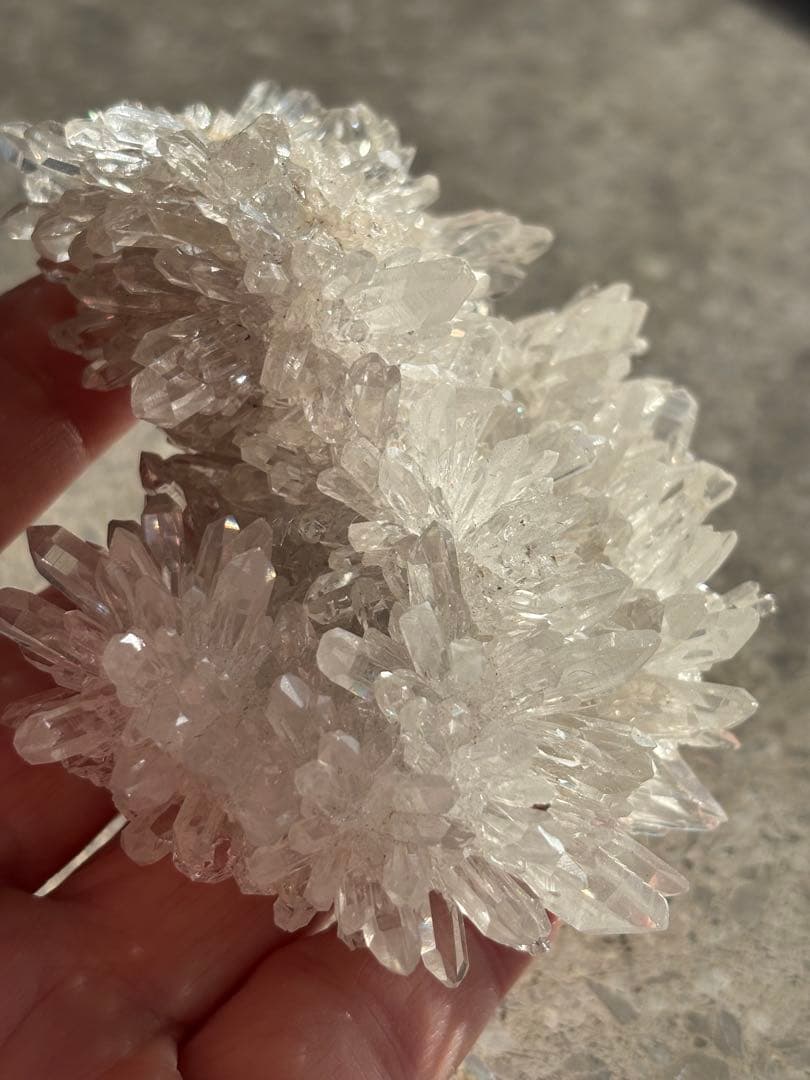 中国四川省産　本物　菊花水晶クラスター　193g 透明　光沢　天然石