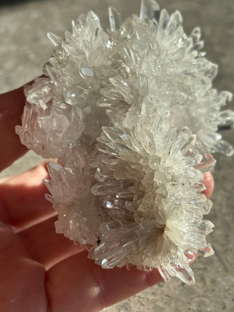 中国四川省産　本物　菊花水晶クラスター　193g 透明　光沢　天然石