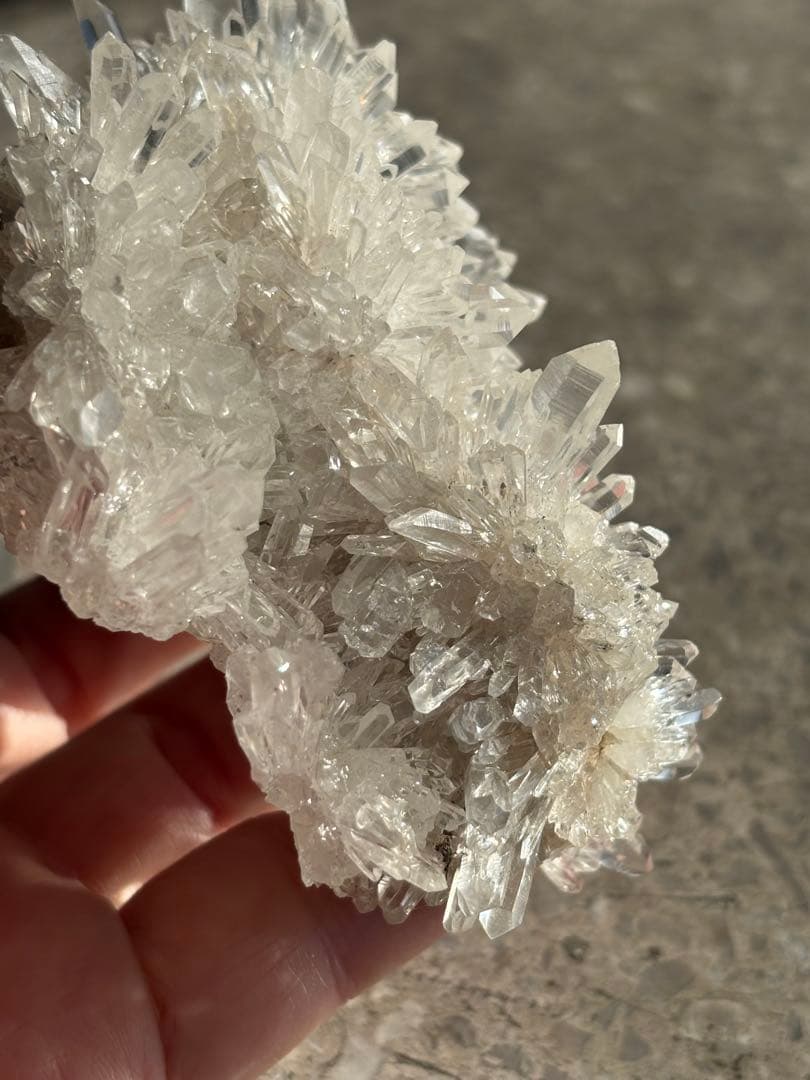 中国四川省産　本物　菊花水晶クラスター　193g 透明　光沢　天然石